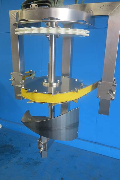 Bird Unloader for offloading whole bird carcasses