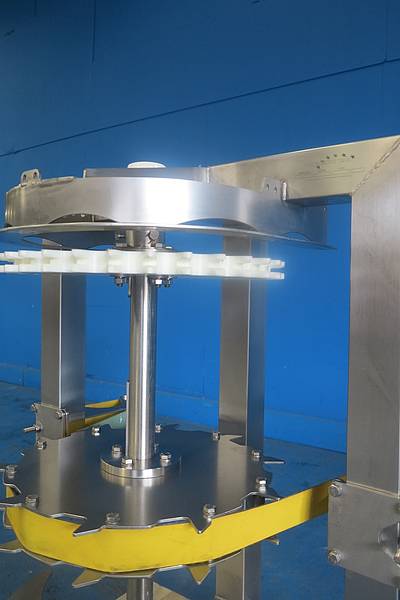 Bird Unloader for offloading whole bird carcasses